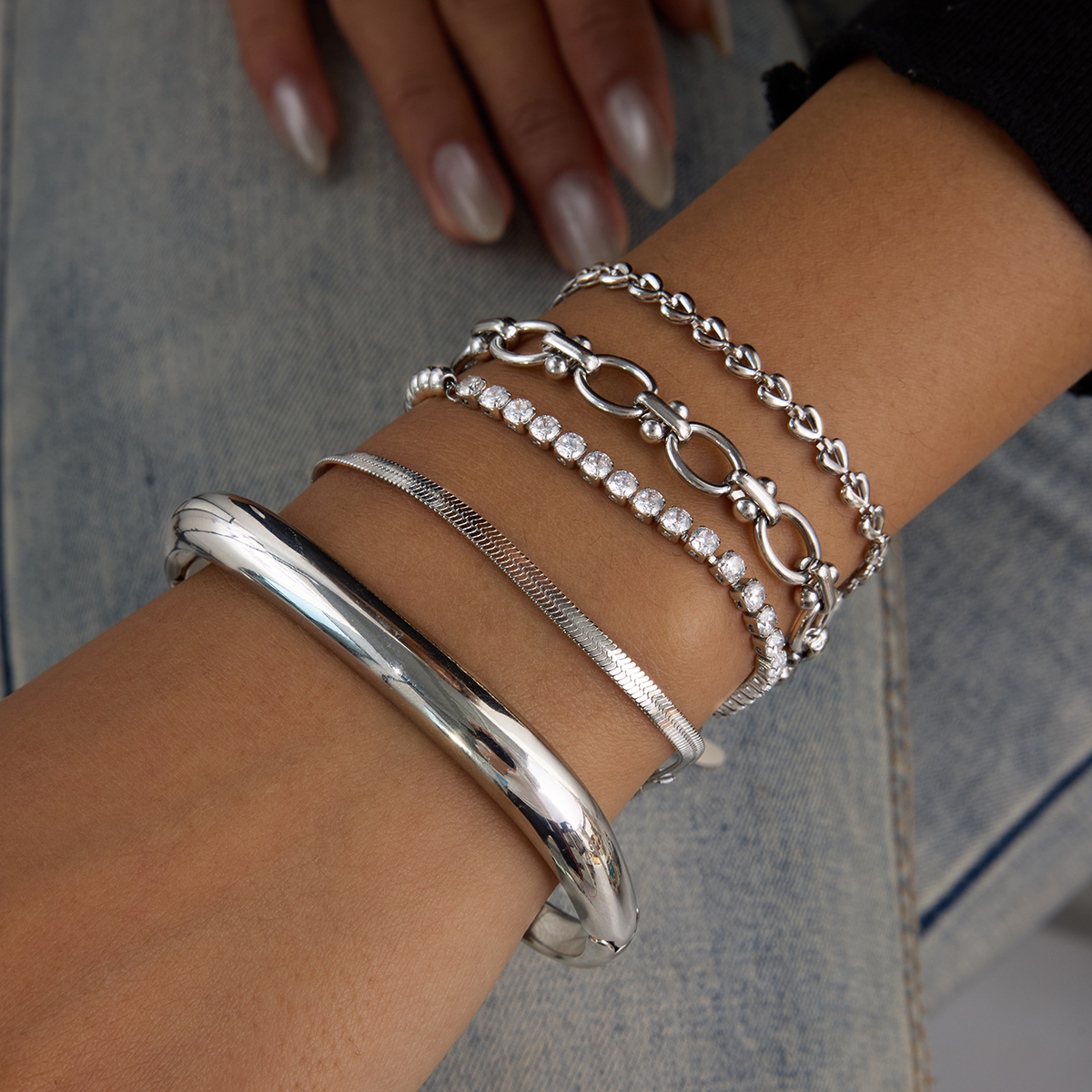 Elenys Valena Love styling na ruce